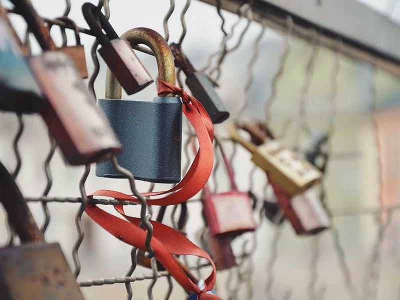 Understanding Benefits Of Using Laptop Screen Extenders illustration